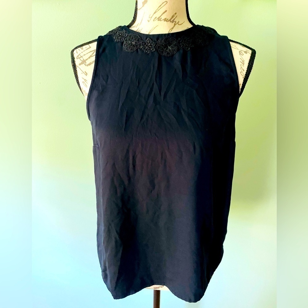 Women’s Banana Republic Navy Tank Top with Black Lace Floral Detail Size Small